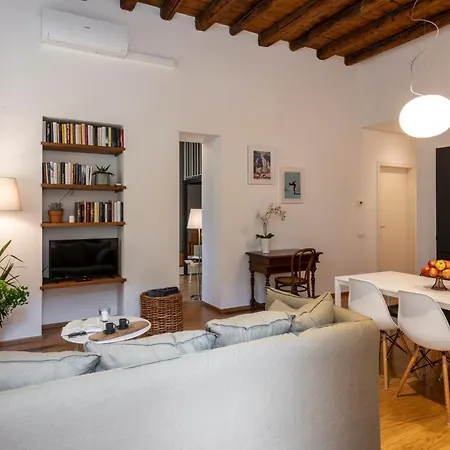Comfort & Style In Center With Parking Lejlighed Como